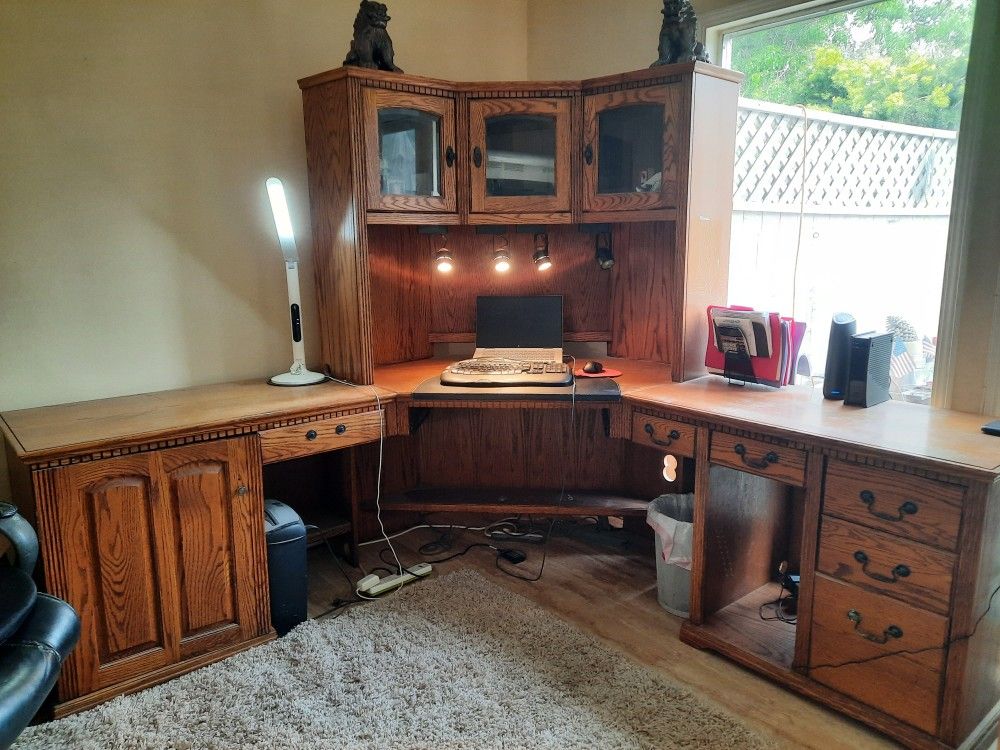 Large L Shape Desk With Lights And Second Level Hutch