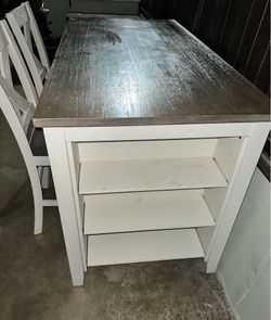 Table/2chairs