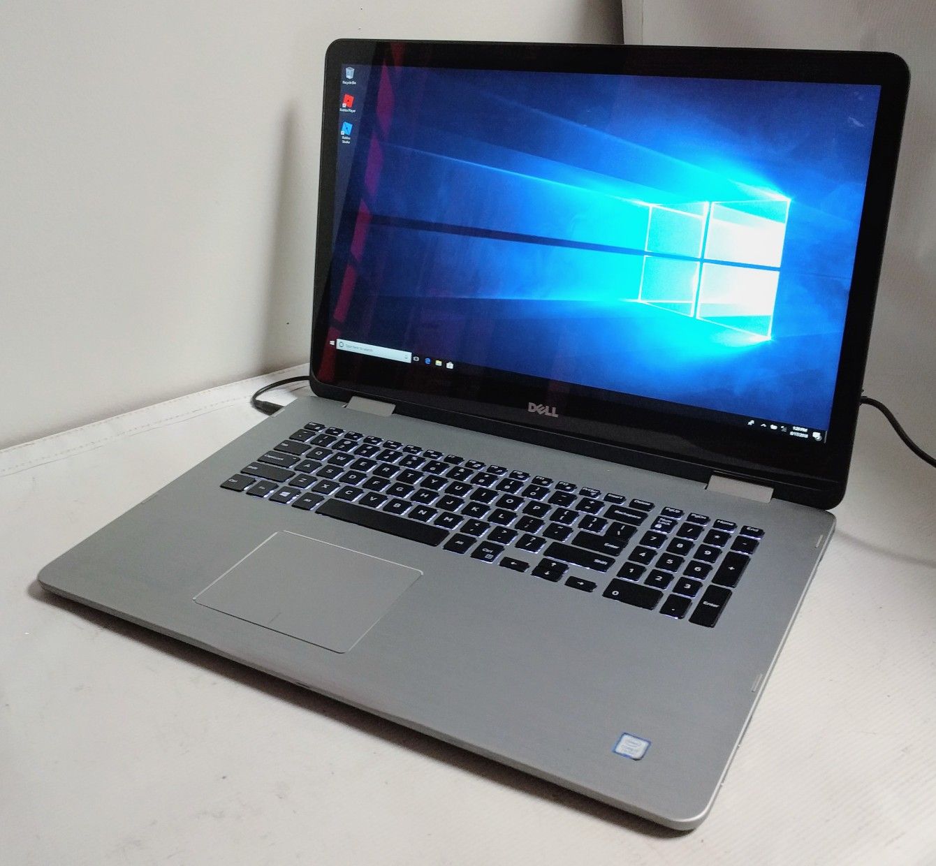 Dell Inspiron 17 7000 Series 17.3-Inch Touchscreen Laptop P30E