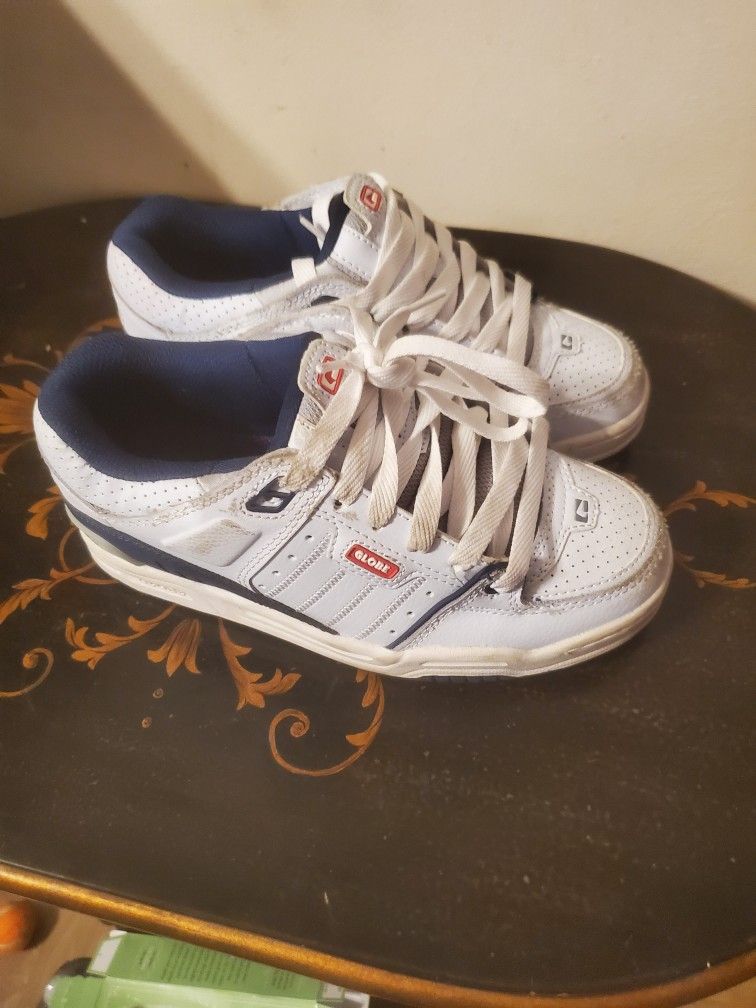 GLOBE BOYS SKATE SHOES