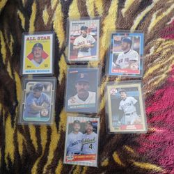 7 Wade boggs baseball cards.