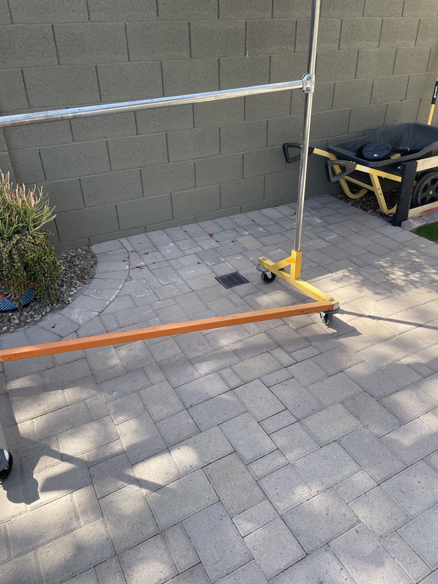 rolling Z rack clothing rack for Sale in Cave Creek, AZ OfferUp