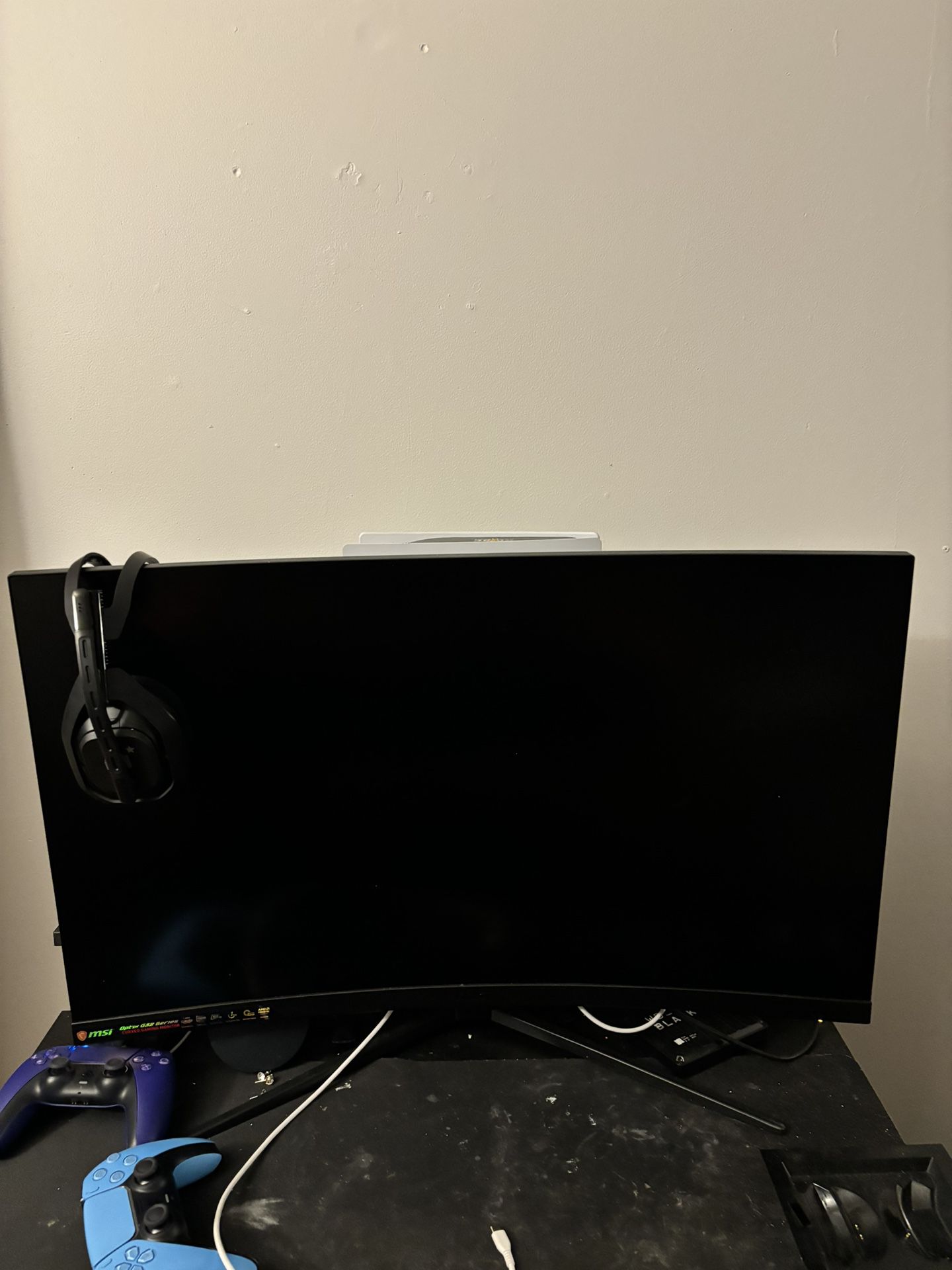 curved 31 inched gaming monitor