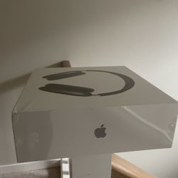 SEALED New generation AirPod Maxs
