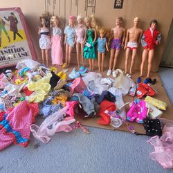 lot of 9 vintage  barbies martell dolls and vintahe doll babie martel clothes and deluxe fashion doll case
