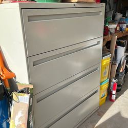 File cabinet  4 drawers