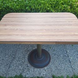 Sturdy table 