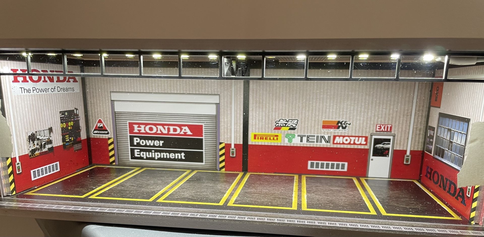 1/64 Scale Honda Garage With Led Lights