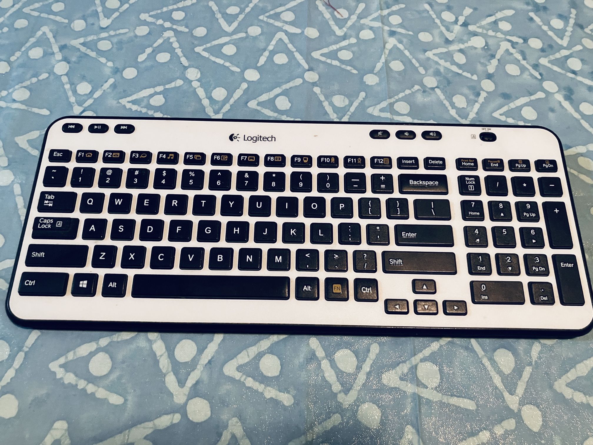 Logictech Wireless Keyboard