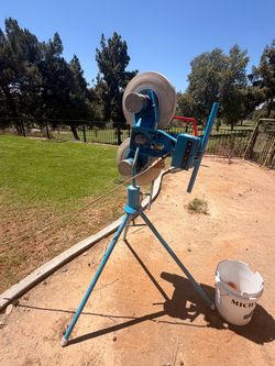 Juggs Pitching Machine on Tripod Stand
