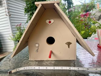Wooden birdhouse 🏥