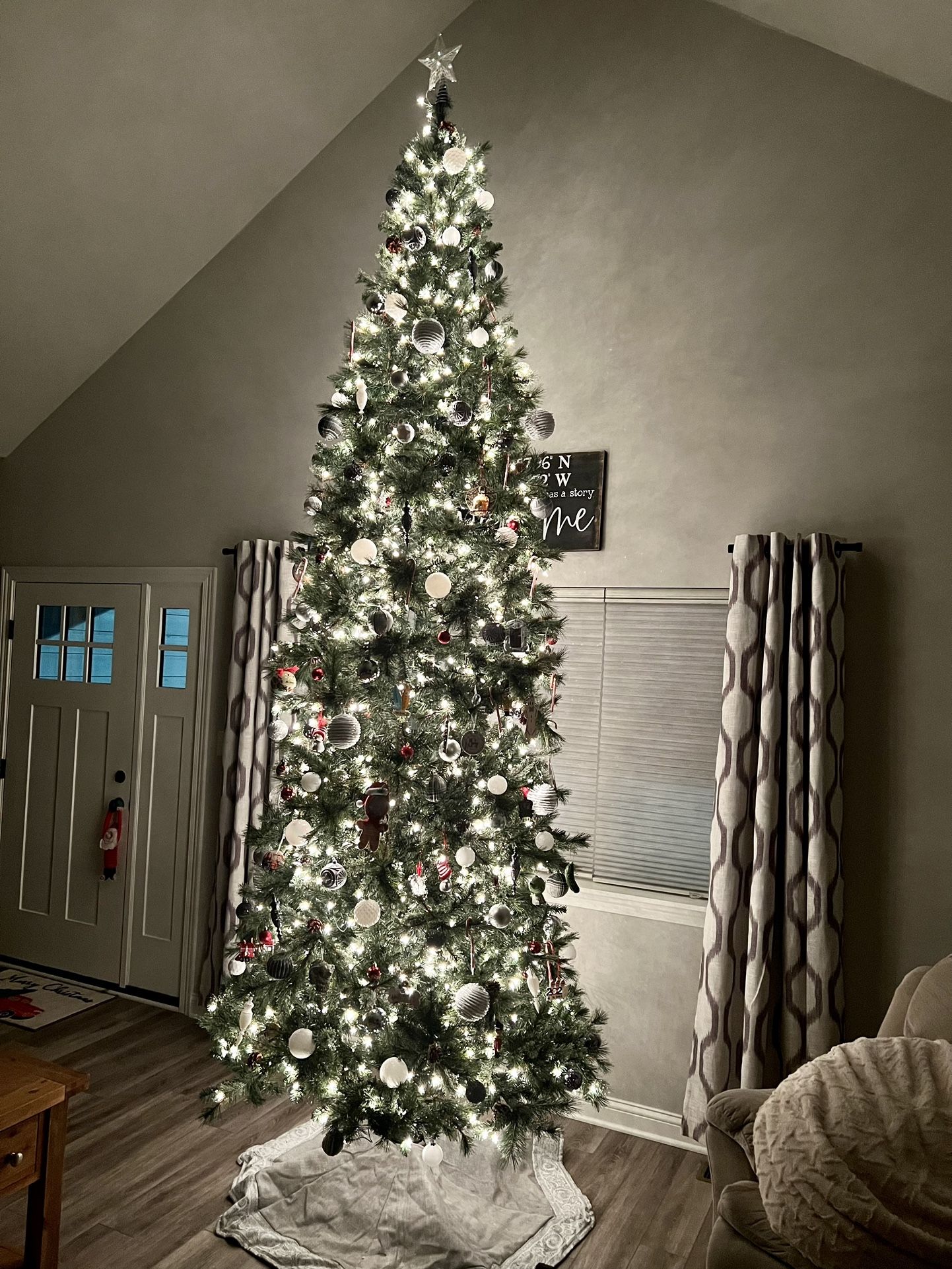 12’ Pre-Lit Warsaw Cashmere Pine Christmas Tree