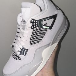 Jordan 4 Frozen Movements