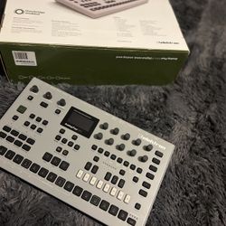 Elektron Analog Four MKII 4-voice Analog Synthesizer with Sequencer