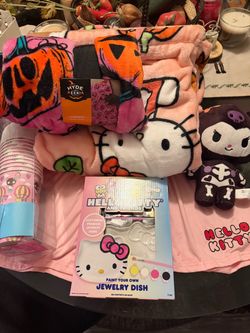 Hello Kitty & Friends Bundle – Blanket, Plush, Craft Kit & More