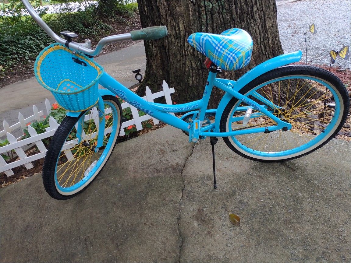 24" Kent La Jolla Girls Cruiser Bike With Basket