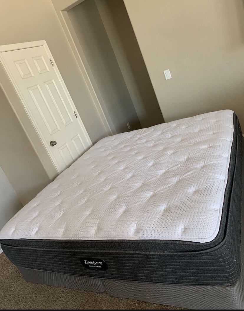 KING BEAUTYREST PRESSURESMART MATTRESS AND FREE BOX SPRINGS