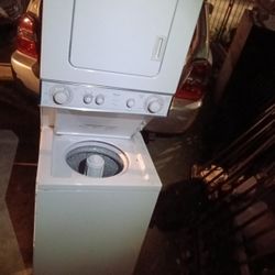 Whirlpool Electric Stackable Washer/Dryer