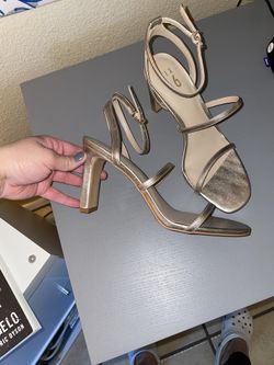 Mix No. 6 Womens Aliciana Gold Ankle Strap Heels