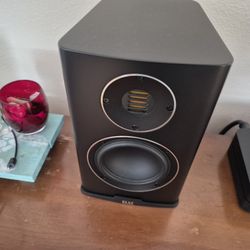 Elac Carina Bookshelf Speakers