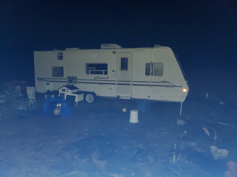 2000 Wilderness Travel trailer