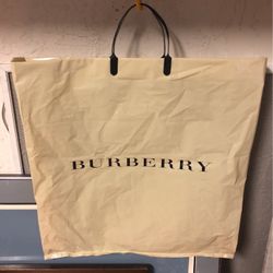 XL Burberry Shop https://offerup.com/redirect/?o=QmFnLk5ldw==