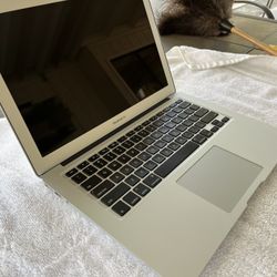 Apple Macbook Air 2016 Or 2017 