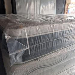 Queen Pillow Top Mattress 