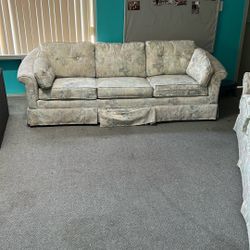 FREE Couch Sofa 🛋️