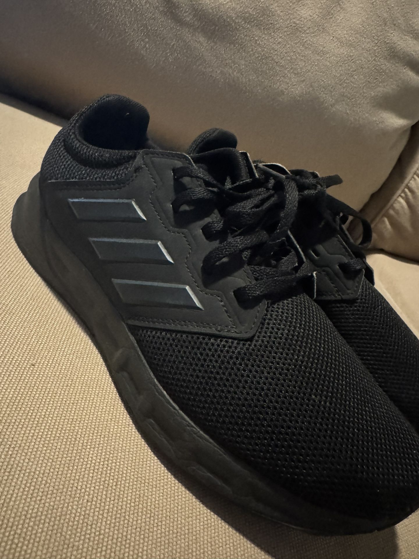 Adidas Mens Falcon running shoes - brand new! Size 9