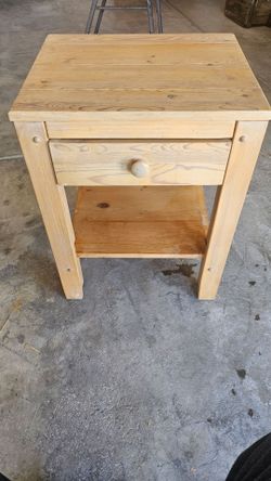 SOLID PINE END TABLE