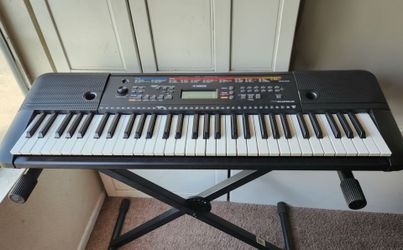Yamaha piano, keyboard, 61 keys, like new