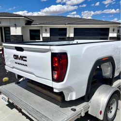 19-24 GMC sierra long bed truck bed BRAND NEW TAKE OFF. COMPLETE,8ft