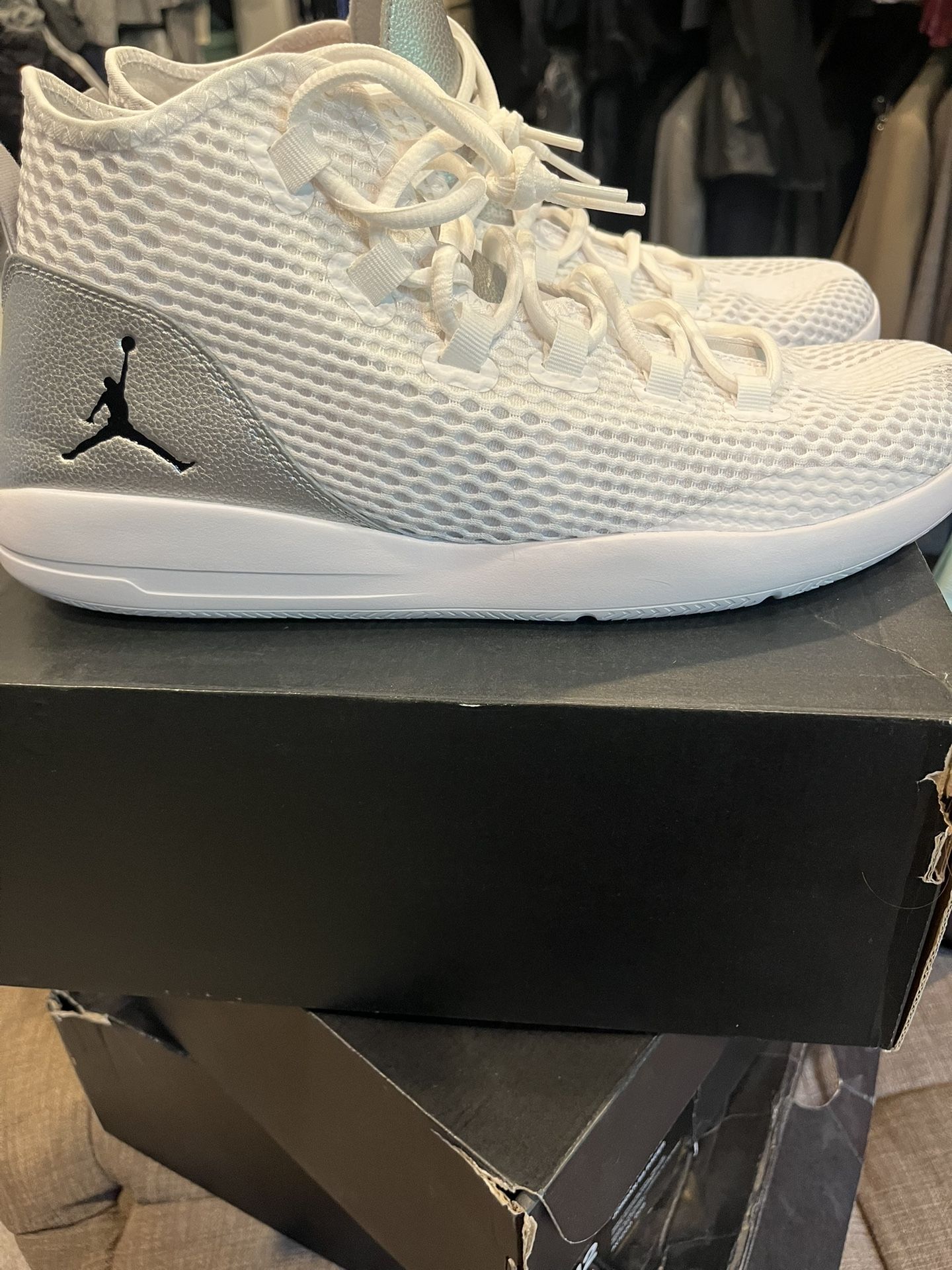 Jordan Reveal Size 12. Like New