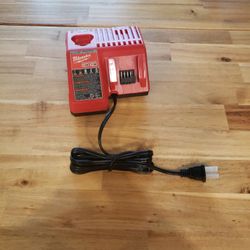 Milwawkee Charger M12 M18