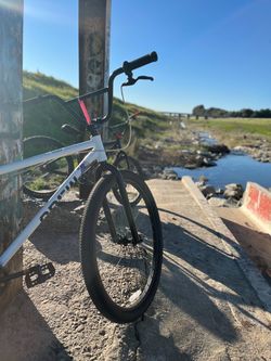 White Crew Se Bike