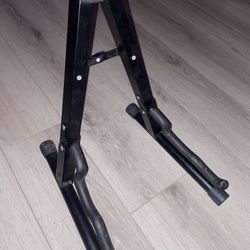 Acoustic guitar stand in great condition!