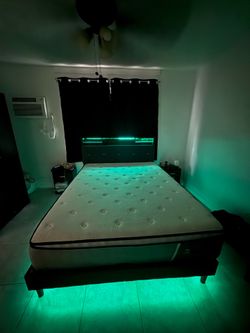 Cama queen +mesita de noche todo por 200
