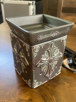 Scentsy Electric Wax Warmer IN BOX NEVER USED