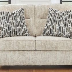Off White Loveseat. Great Condition Very Comfy. Well Maintained 