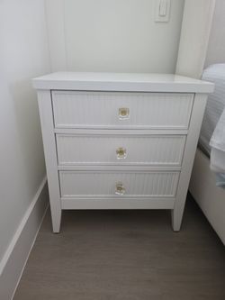 2 white nightstands