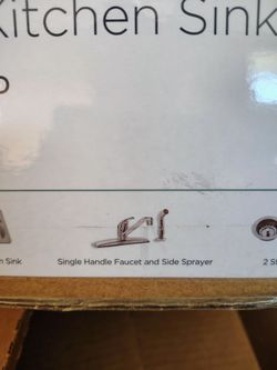 Glacier Bay kitchen faucet with sprayer