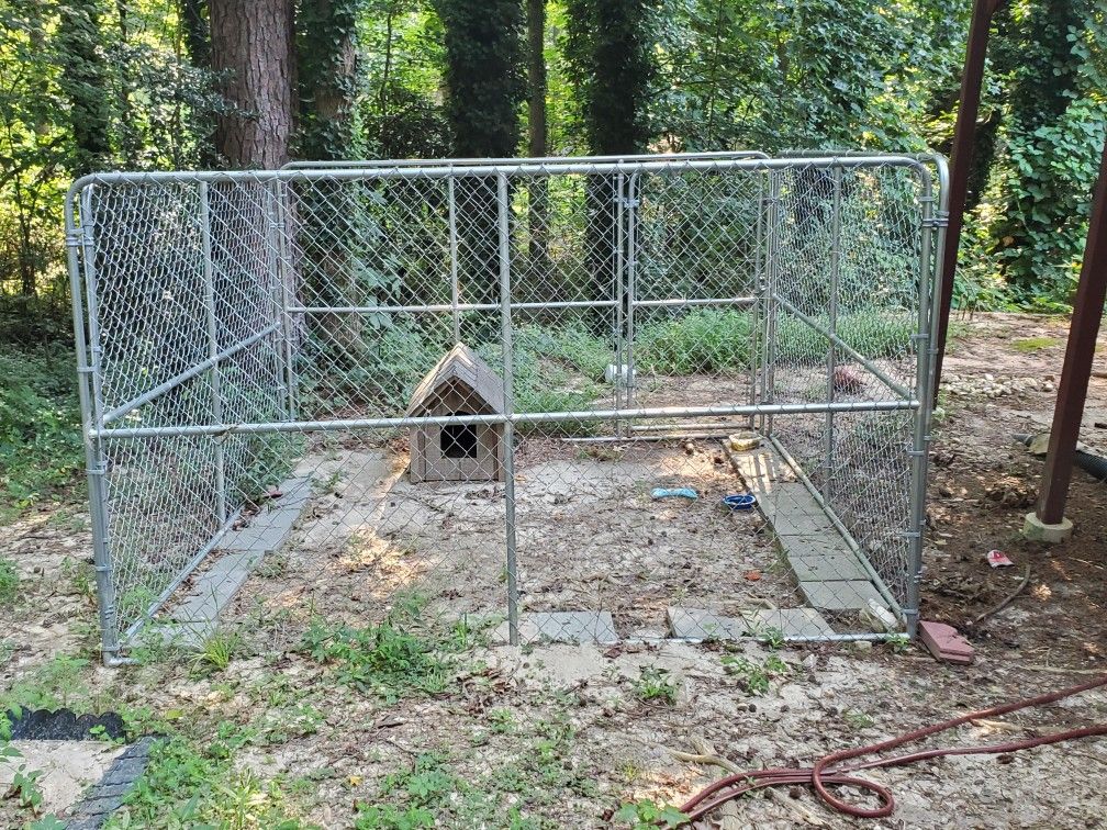 Chain link kennel