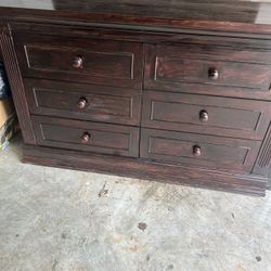 Dresser and Hutch (must Pick Up)