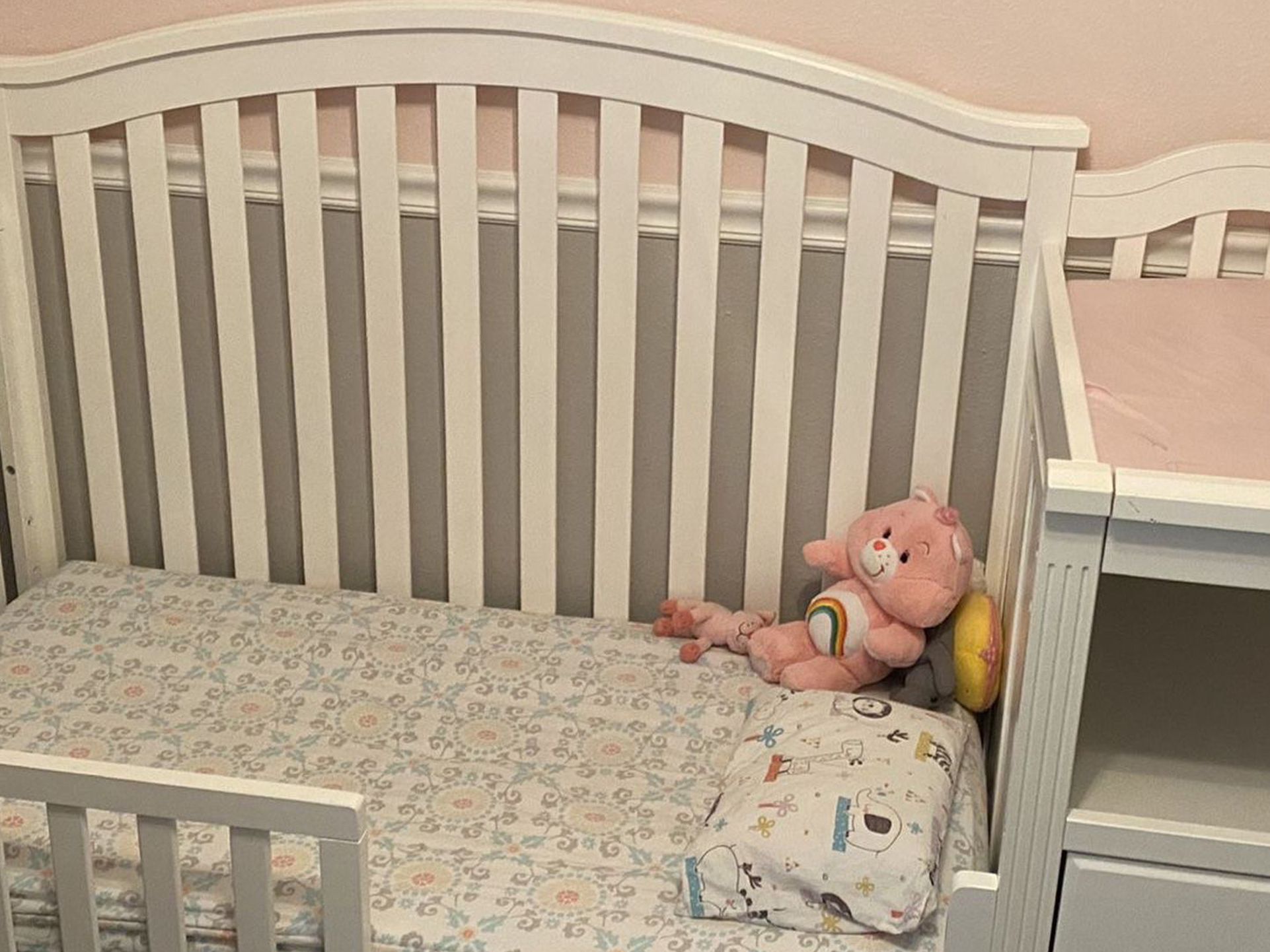 Crib With Toddler Bed Conversion and Changing table