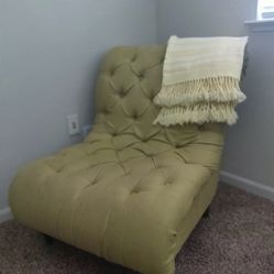 Tufted Accent Chair 