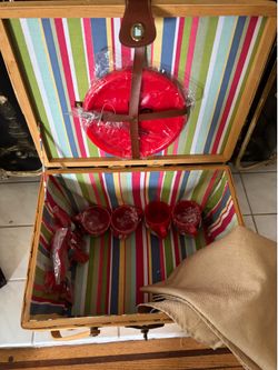 Wicker Picnic Basket Complete Set For 4~Utensils~Plates ~Cups~Blanket~Bottleopen