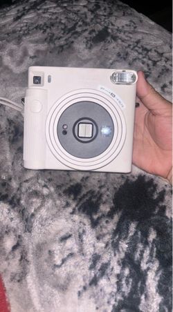 Fujifilm instanx Polaroid camera (No film)