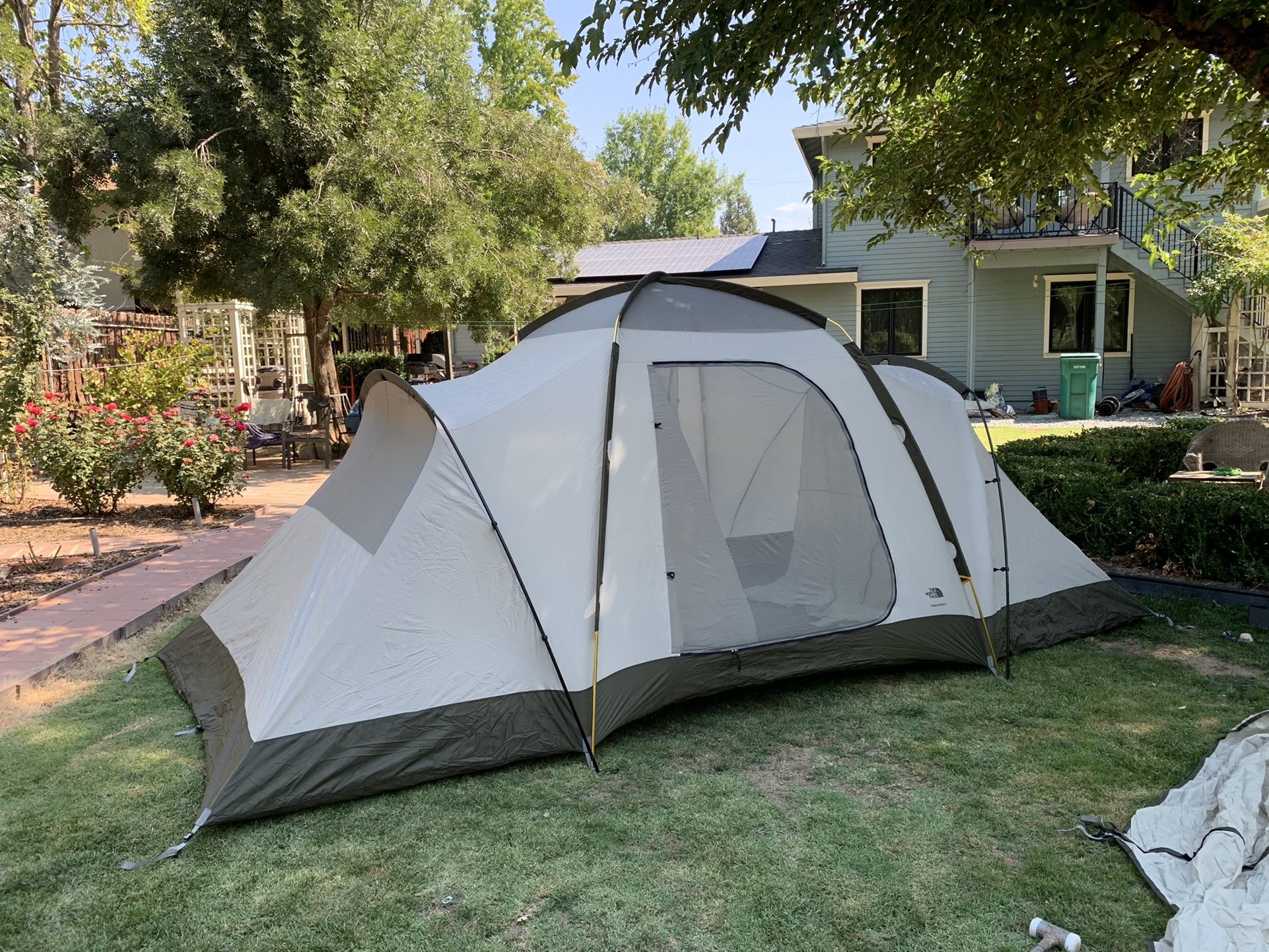 Rare North Face TRAILHEAD 8, 8 Person 3 Room Family Camping Tent