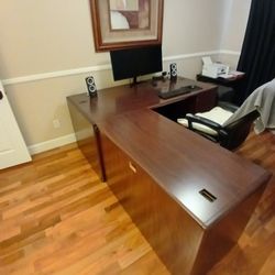 Like New Desk And Credenza